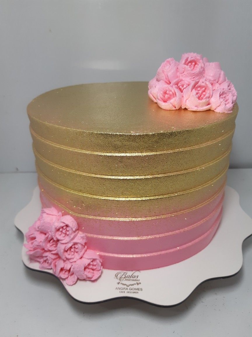 bolo rosa com dourado