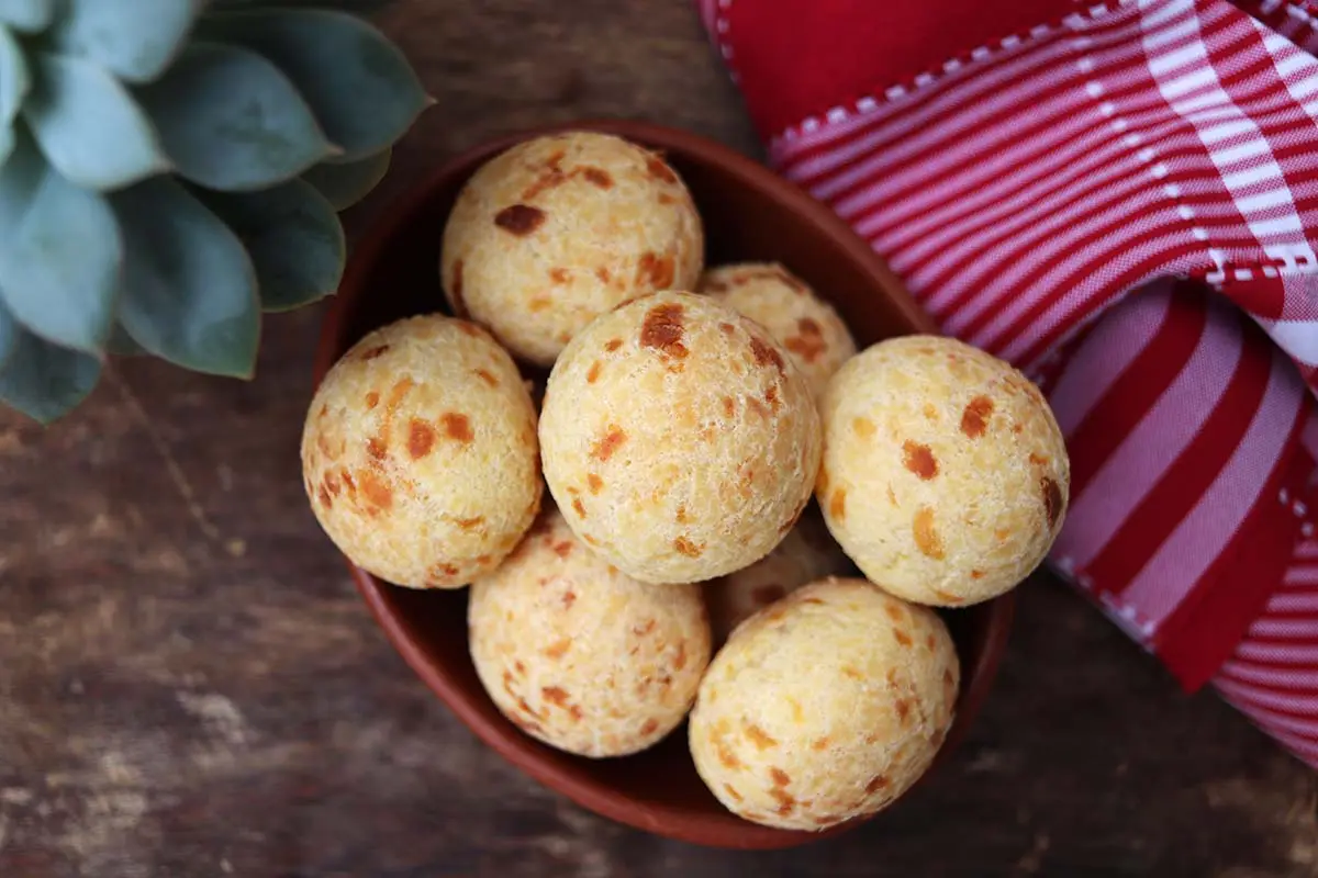 como fazer pão de queijo